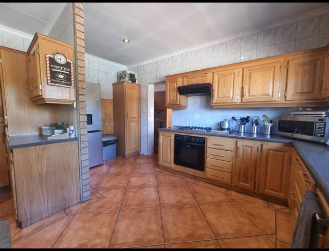 3 BEDROOM HOUSE FOR SALE IN VANDERBIJLPARK SE 4